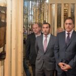 El secretario general de la Fundación ‘Las Edades del Hombre’, Gonzalo Jiménez , y el alcalde de Salamanca, Carlos García Carbayo, inauguran la musealización de la iglesia y el coro bajo del monasterio de Las Úrsulas junto al viceconsejero de cultura Raúl Fernández