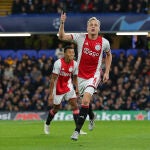 Van de Beek celebra un gol con el Ajax / Europa Press