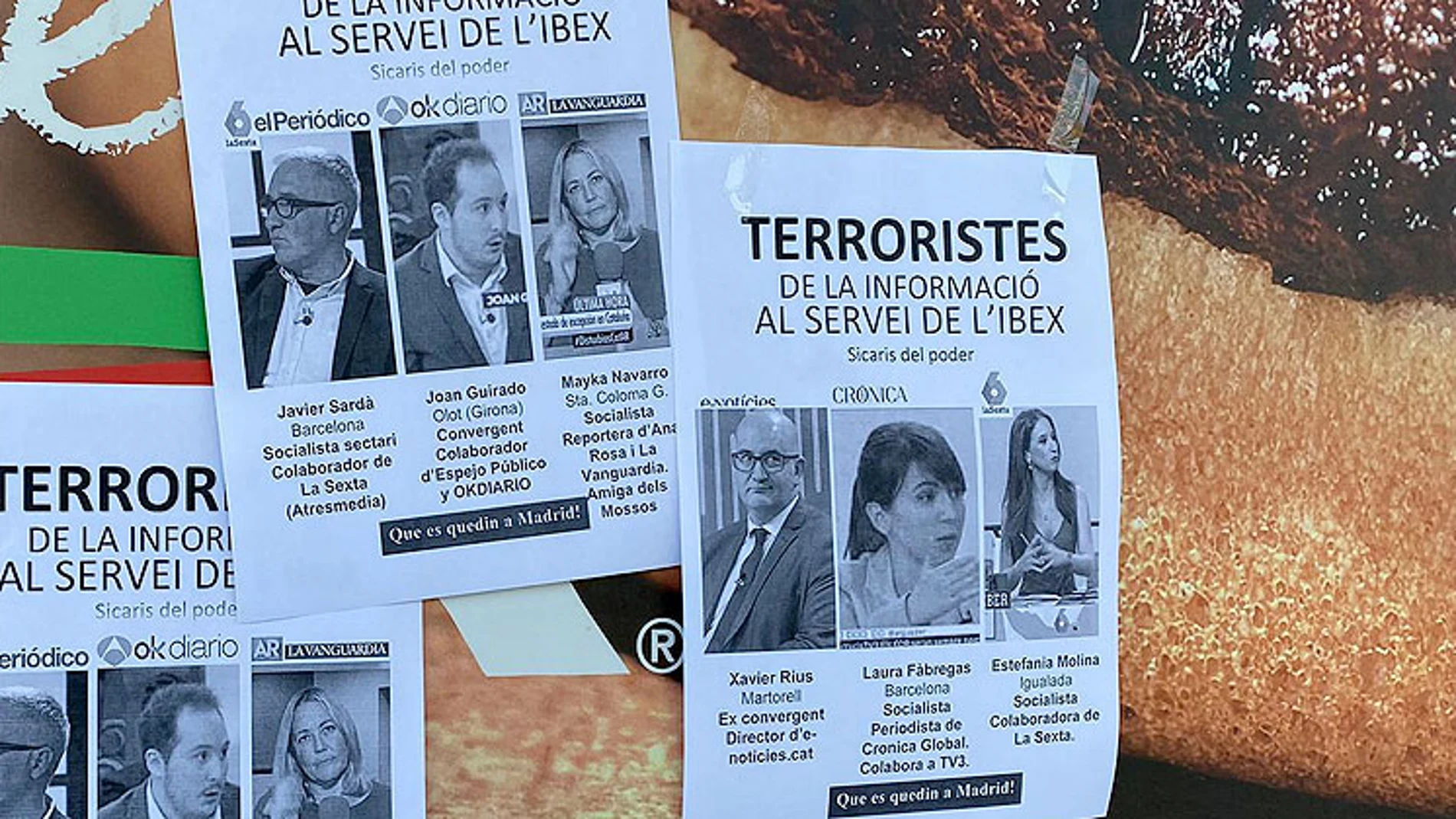 Varios de los carteles con amenazas a periodistas
