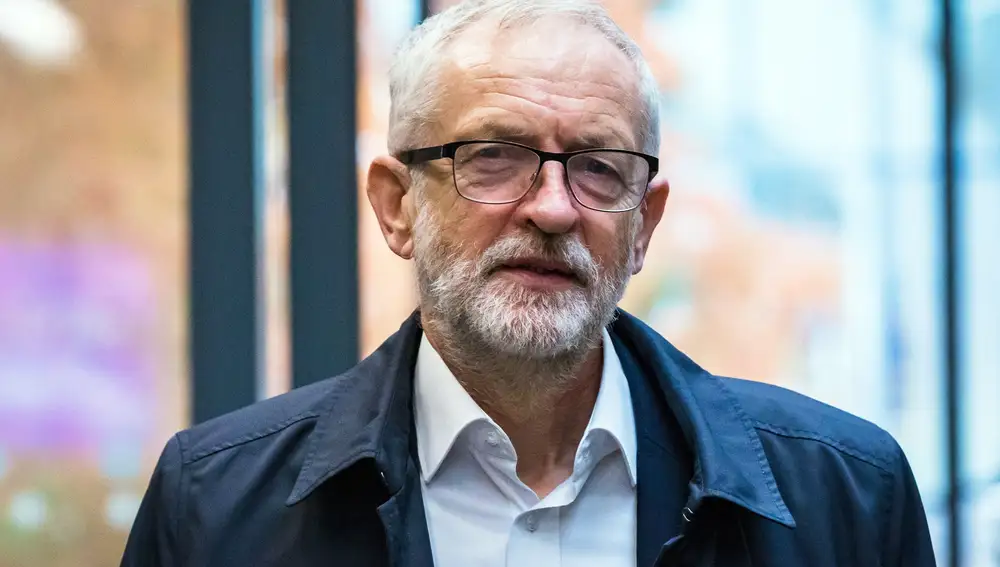 Telford (United Kingdom), 06/11/2019.- Britain's Labour Party Leader Jeremy Corbyn arrives to deliver a speech on the leadership the country needs and what a Labour government will achieve held at the University of Wolverhampton in Telford, West Midlands, Britain, 06 November 2019. Britons go the polls on 12 December in a general election. (Elecciones, Reino Unido) EFE/EPA/VICKIE FLORES