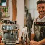 Adrián Fernández, barista, en la presentación de la nueva cafetera de Breville