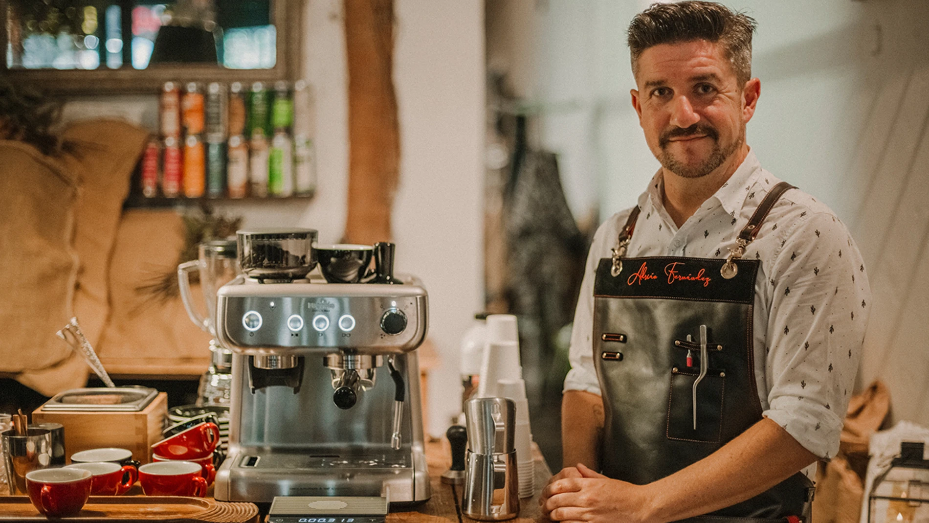 Adrián Fernández, barista, en la presentación de la nueva cafetera de Breville