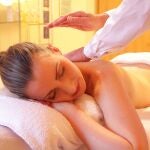 Mientras que la terapia de masaje solía ser considerada como un enfoque alternativo, rápidamente se ha convertido en una práctica generalizada debido a su gama de beneficios.