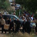 Mormones lloran en funeral a sus familiares asesinados por narcos en México