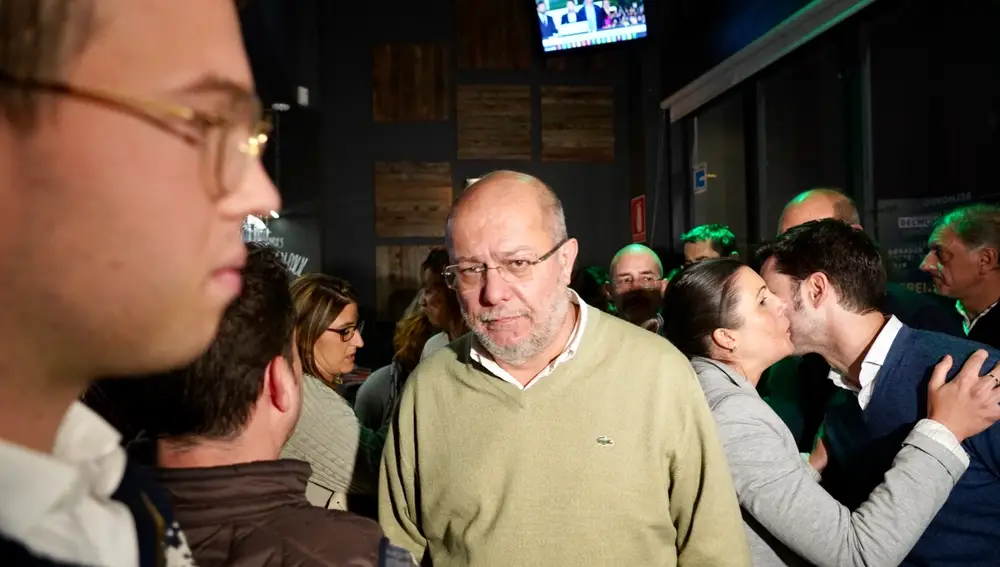 El líder de Ciudadanos en Castilla y León, Francisco Igea, antes de comparecer ante los medios tras los resultados electorales