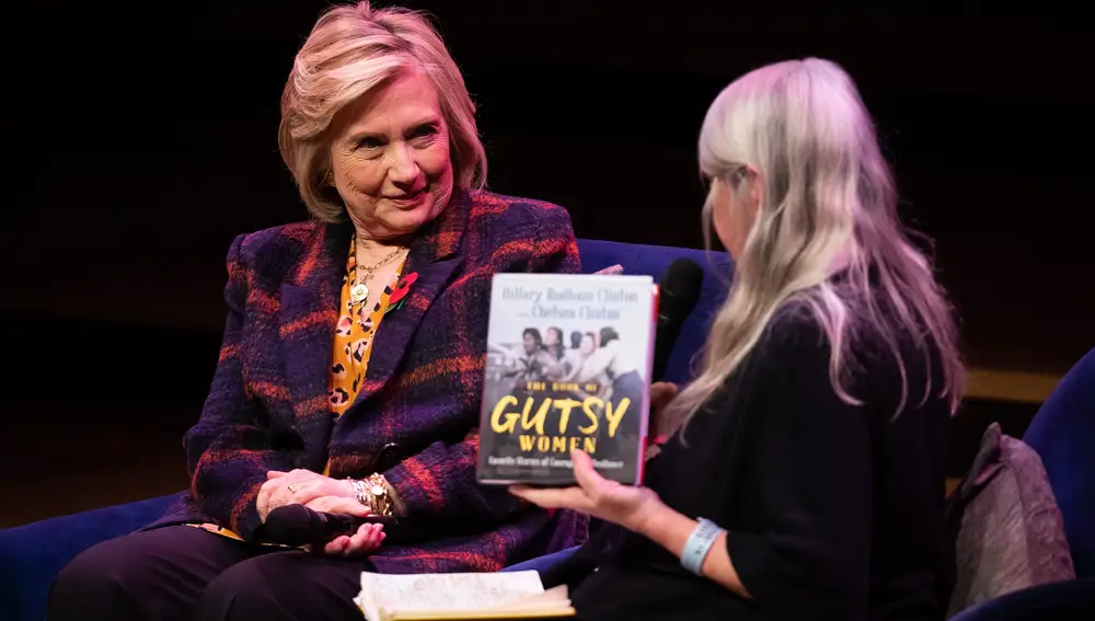 Hillary Clinton asiste al lanzamiento del libro &quot;Gutsy Women: Favourite Stories of Courage and Resilience&quot; en Londres