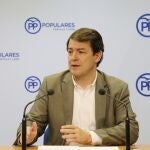 El presidente autonómico del PP, Alfonso Fernández Mañueco, analiza los resultados de las elecciones generales
