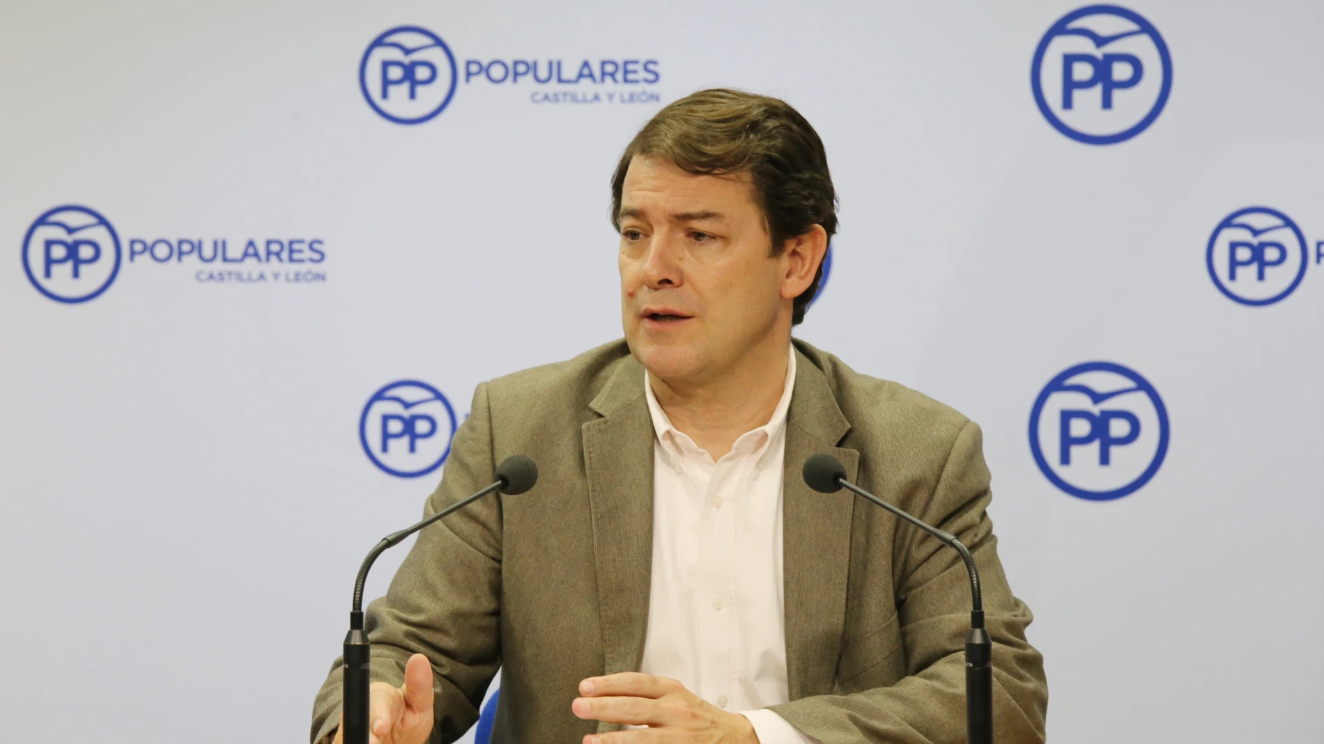 El presidente autonómico del PP, Alfonso Fernández Mañueco, analiza los resultados de las elecciones generales