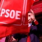 Pedro Sánchez celebra los resultados electorales en la sede de Ferraz