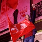 GRAF6881. MADRID, 10/11/2019.- El líder del PSOE Pedro Sánchez celebra los resultados electorales, hoy domingo en la sede socialista de Ferraz, en Madrid. EFE/JuanJo Martín.