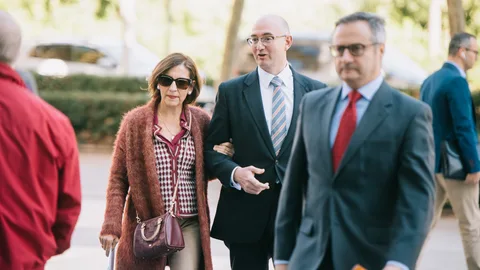 La ex jefa de Administración de la EMT de Valencia, a su llegada a los juzgados para declarar