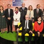 En la imagen los premiados en los Premios solidarios ONCE Castilla y León que han recibido La Exclusiva S.L, Policía Nacional de Castilla y León, la Asociación de Alumnos Voluntarios (ASALVO), Blas Bombín y Cadena SER León, por su programa ‘Hoy por hoy’, junto a autoridades