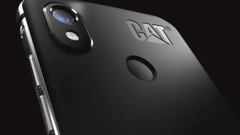 Parte trasera del móvil S52, con el que CAT ha desembarcado en el mundo de los smartphones