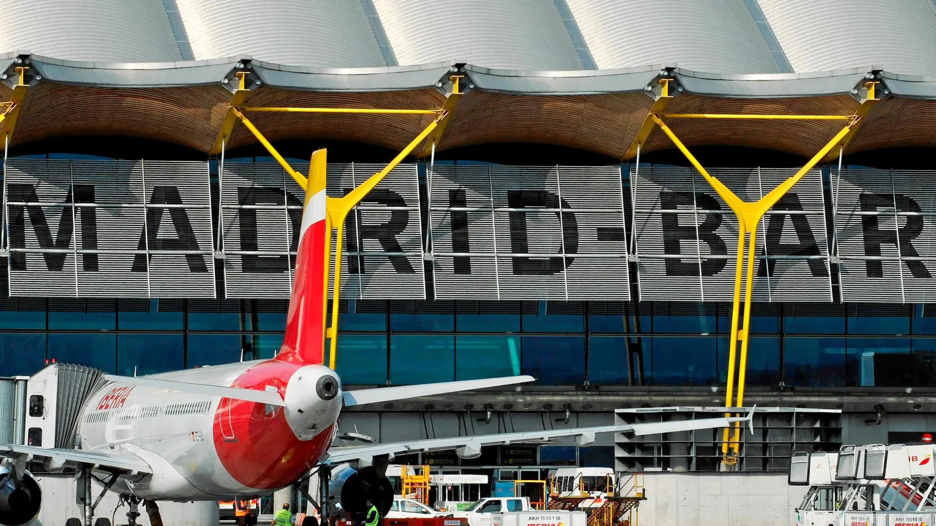 Los aviones de la compañía Iberia en el aeropuerto Adolfo Suárez Madrid-Barajas