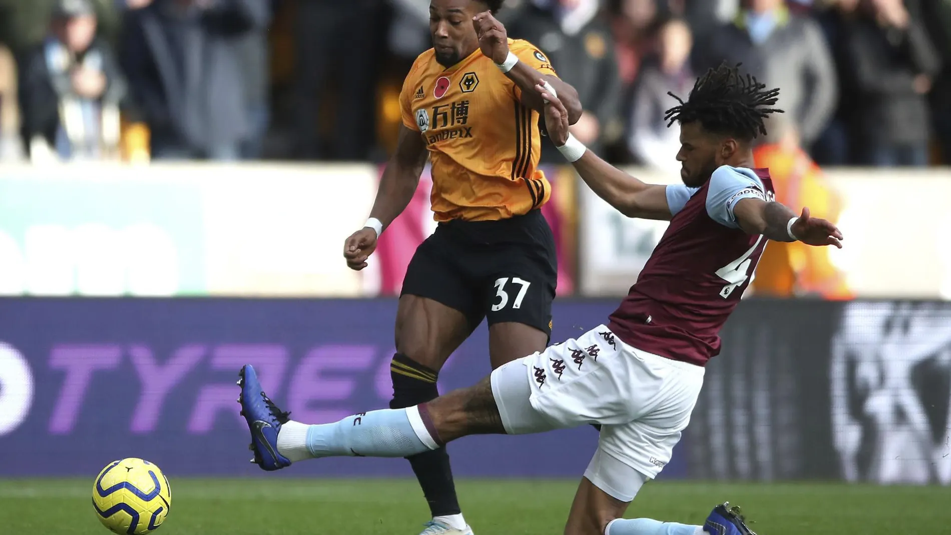 Adama Traoré, en su partido contra el Aston Villa