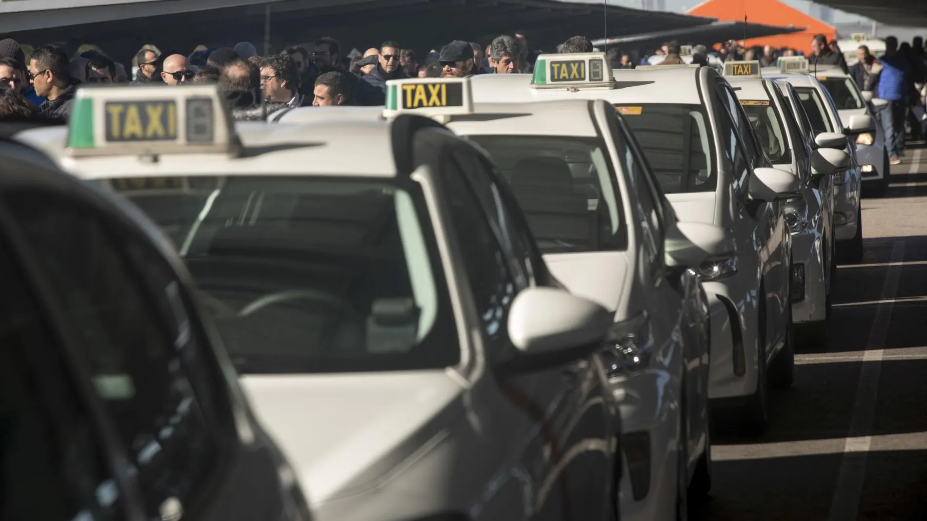 Taxistas en el aeropuerto de Barajas