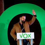 El líder de Vox, Santiago Abascal, este viernes, durante al acto de cierre de campaña del partido en la Plaza de Colón de Madrid / Foto: Efe