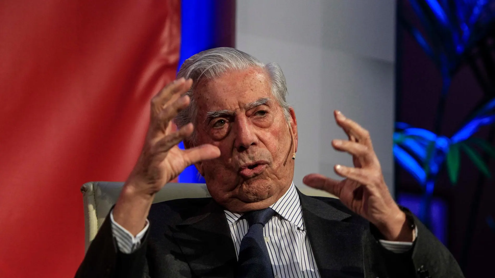 Vargas Llosa insistió en la necesidad de que no se restrinjan las libertades públicas