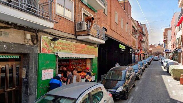 Una de las fruterías inspeccionadas por la Policía Municipal de Madrid