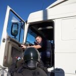 Los Mossos d'Esquadra han detenido a un camionero que ha intentado atropellar a un grupo de manifestantes