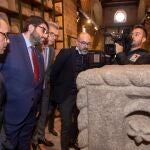 El consejero de Cultura y Turismo, Javier Ortega, inaugura la exposición ‘El Mancebo de Arévalo. Vida y obra’, que puede visitarse en el Museo de Ávila junto al alcalde de Ávila, Jesús Manuel Sánchez Cabrera, y el delegado de la Junta, José Francisco Hernández