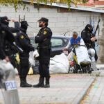 Efectivos de la Policía Nacional durante la operación 'Cake' contra el tráfico de marihuana