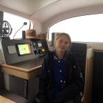 Greta Thunberg, en el catamarán en el que cruzará el Atlántico para acudir a la cumbre de Madrid.