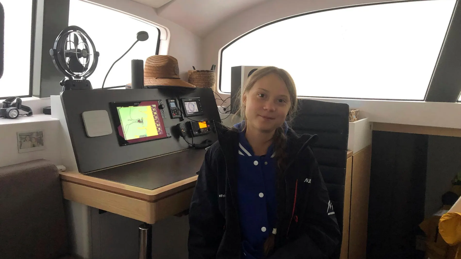 Greta Thunberg, en el catamarán en el que cruzará el Atlántico para acudir a la cumbre de Madrid.