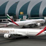 Dos Boeing 777 de Emirates, en el aeropuerto de Dubai