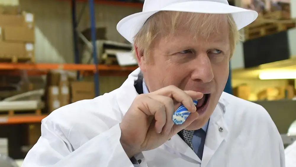 Boris Johnson, en un acto de campaña en una fábrica de caramelos