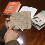 La pieza se encuadra dentro del periódo neobabilónico (siglo VI a. C.) y mide (18,5 x 14 x 3 centímetros)