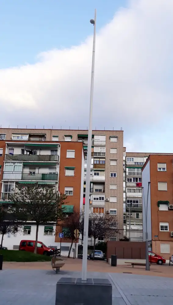 En Alcorcón no tiene pensado restituir las banderas dañadas, si acaso sustituirla por la de la localidad