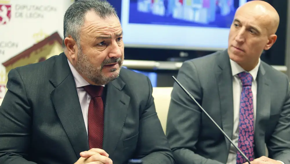 El presidente de la Diputación y del Consorcio Provincial de Turismo, Eduardo Morán, y el alcalde de León y vicepresidente del órgano turístico, José Antonio Diez, presentan la propuesta que el Consorcio llevará a la XXIII Feria de Turismo de Interior, Intur 2019