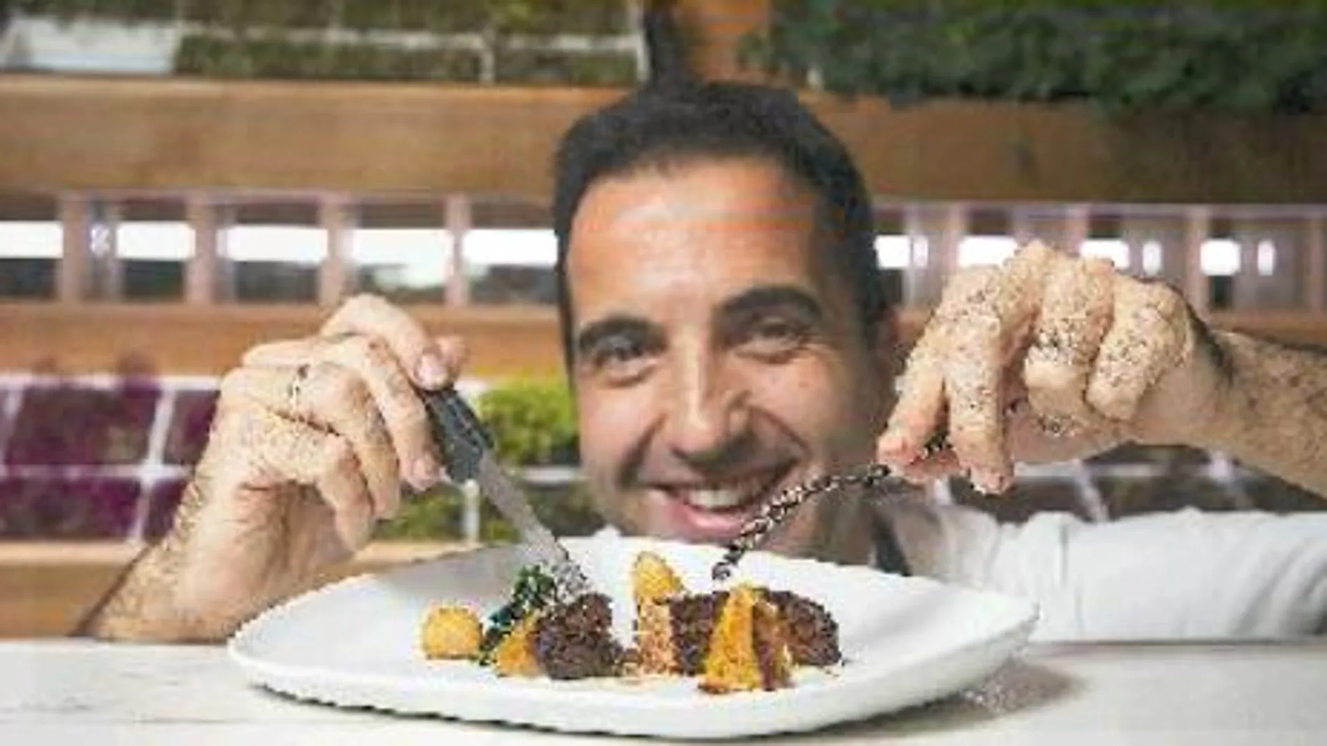 A Óscar Velasco en Santceloni, con dos estrellas Michelin, le gusta combinar el foie con espinacas, pera, jalea de manzana y mostaza / Foto: Jesús G. Feria
