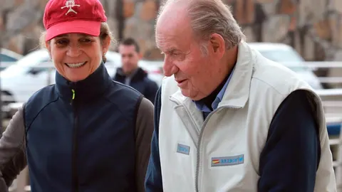 Don Juan Carlos y la Infanta Elena, en una imagen de archivo