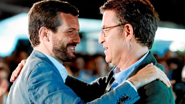 El presidente del PP, Pablo Casado, y Alberto Núñez Feijóo, en octubre en La Coruña / Efe