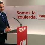 El secretario de Organización del PSOE y ministro de Fomento en funciones, durante la valoración en Ferraz de la sentencia de los ERE