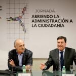El consejero de Economía y Hacienda, Carlos Fernández Carriedo, cierra la jornada «Abriendo la Administración a la ciudadanía»