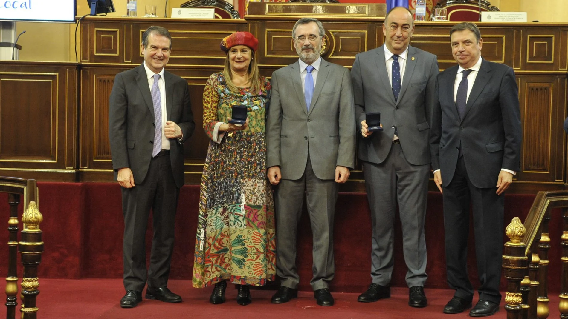 El presidente de la Diputación de Segovia, Miguel Ángel de Vicente, recoge el reconocimiento de la FEMP a las diputaciones de toda España
