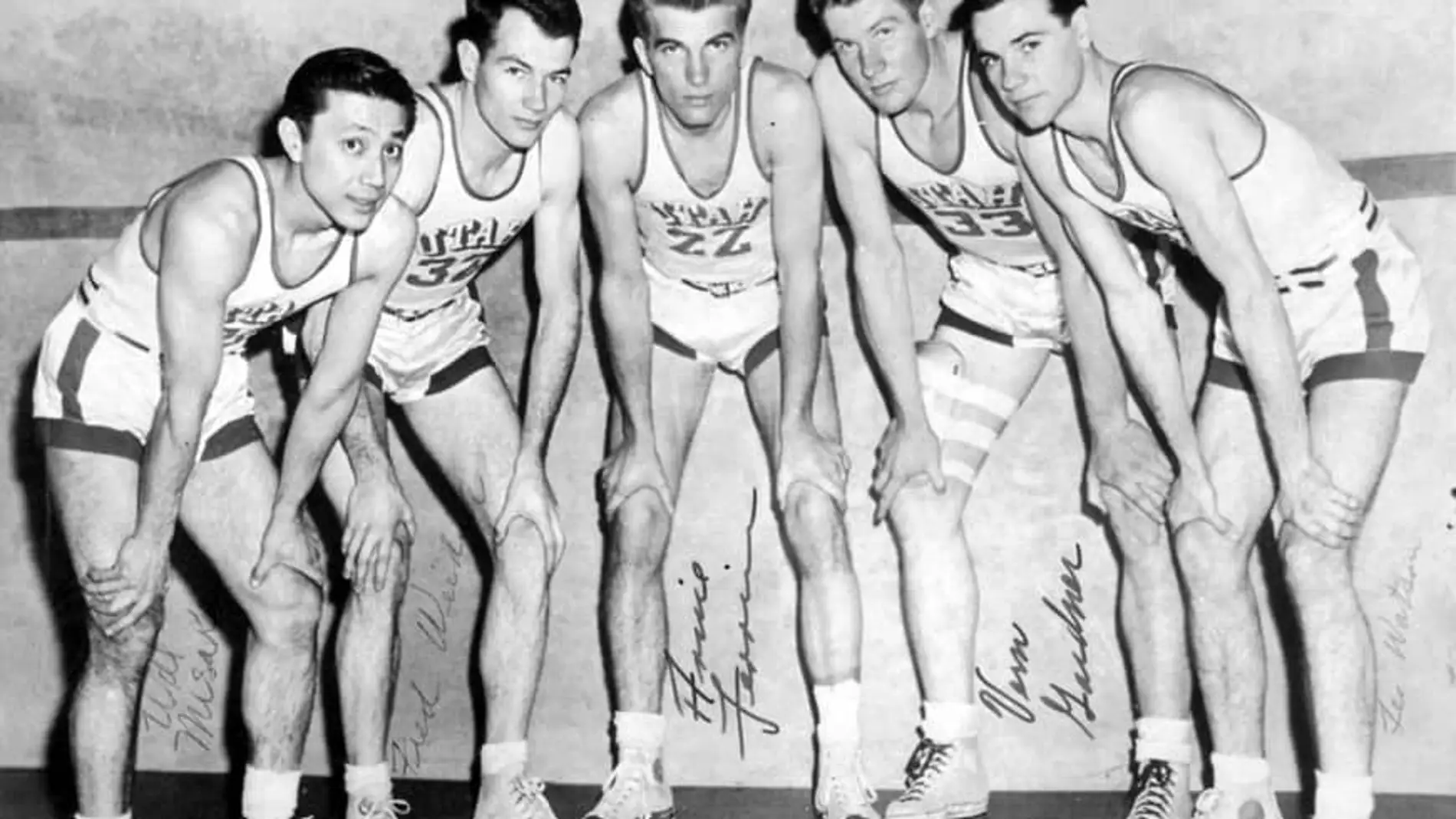 Imagen de Misaka (primero por la izquierda) como jugador de los Knicks