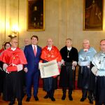 El presidente de Castilla y León, Alfonso Fernández Mañueco, en la investidura como Doctor Honoris Causa por la Universidad de Salamanca a Santiago Muñoz Molina