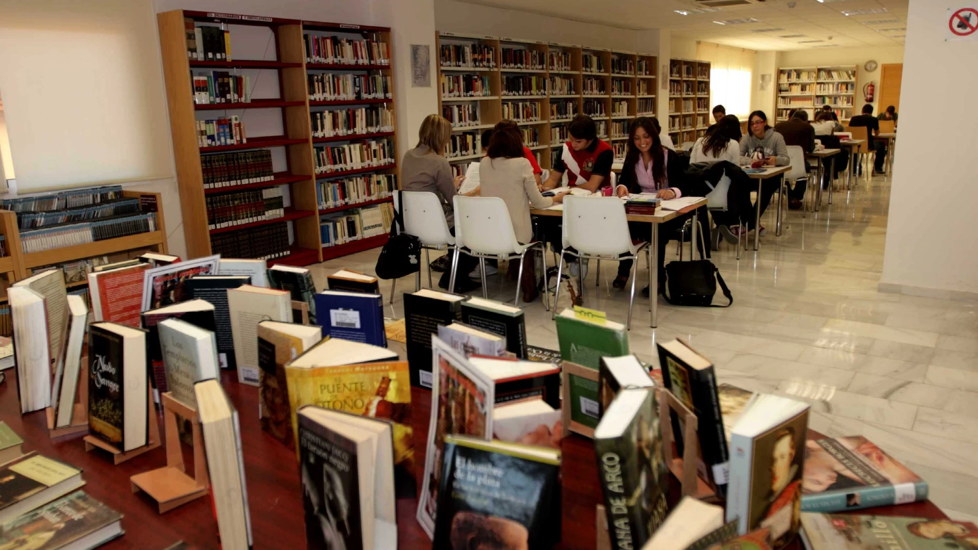 Málaga.- Las bibliotecas municipales de Fuengirola reciben más de 26.000 visitas durante el mes de octubre