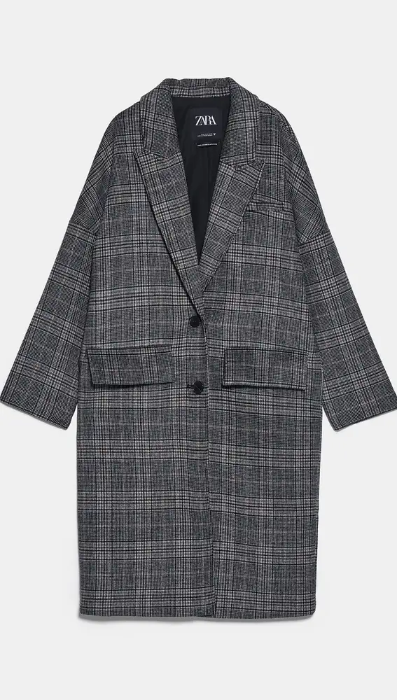 Abrigo oversize de cuadros de Zara