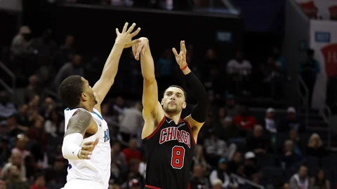 Zach Lavine anota uno de los 13 triples ante los Hornets