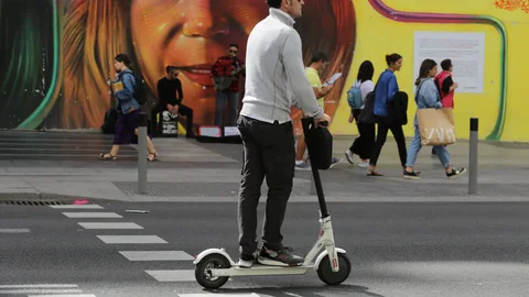 En Madrid los patinetes solo pueden circular en vías en las que el límite de velocidad sea de 30 km/h