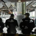 Agentes de la Policía Nacional en labores de vigilancia en la madrileña estación de Atocha, uno de los puntos neurálgicos de la capital de España