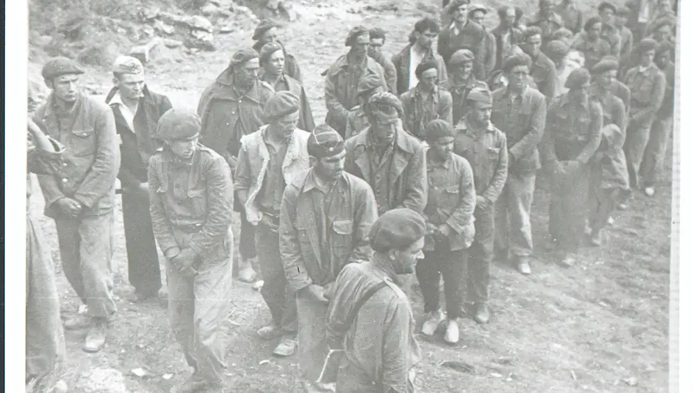 Prisioneros franquitas durante la Guerra Civil española tras la Batalla del Ebro.