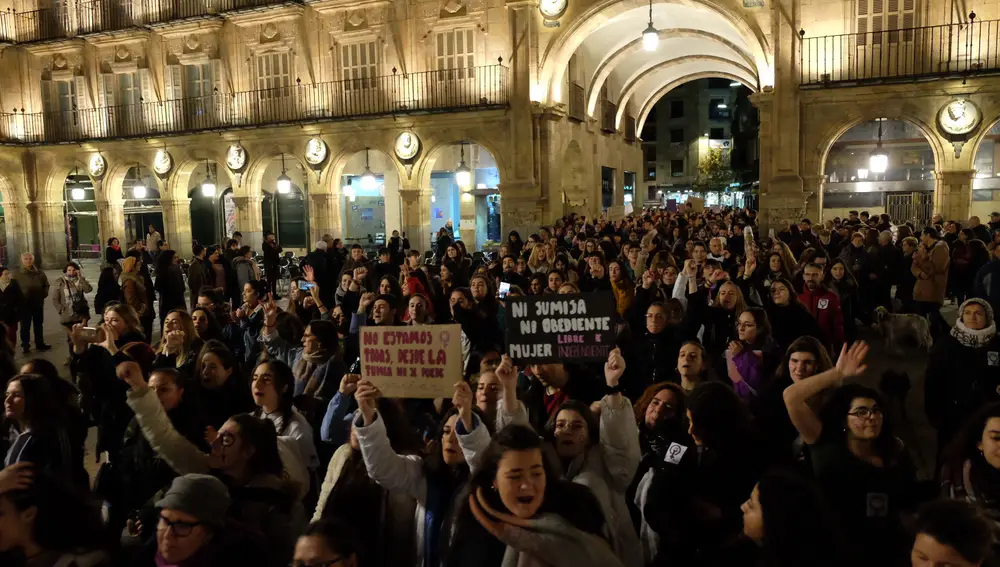 Concentración con motivo del Día Internacional de la Eliminación de la Violencia contra la mujer en Salamanca