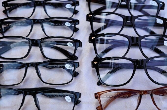 Los ópticos-optometristas advierten de los riesgos de las gafas premontadas frente a las personalizadas