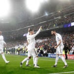 Los jugadores del Real Madrid celebran uno de los goles que marcaron al PSG